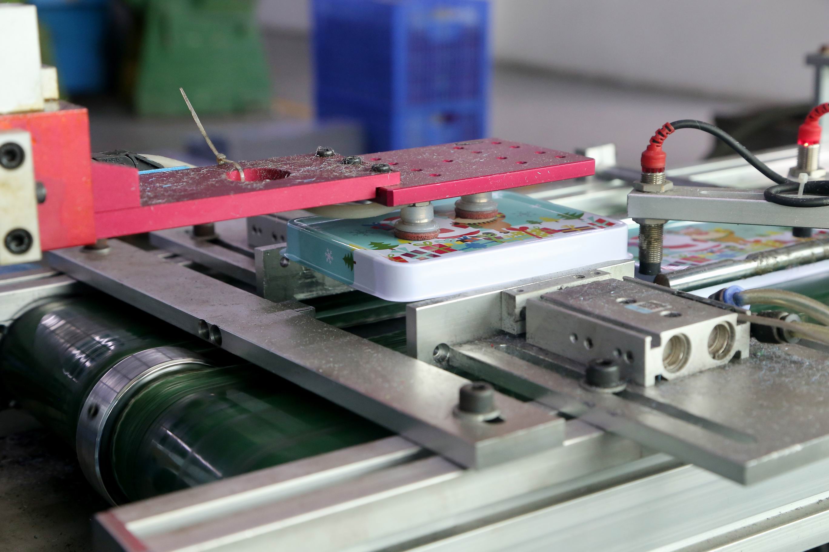 custom tin assembly line